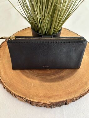 Fossil Laine Pebbled Leather Black Clutch Wallet Gold Hardware 7.75” x 4” EUC